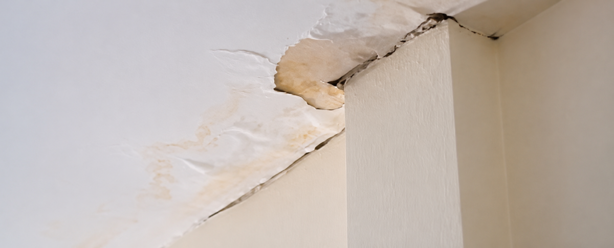 Lekkage door de buren: wie betaalt de schade?