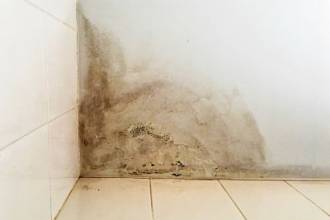 Lekkage in huis? Zo spoor je de oorzaak stap-voor-stap op!